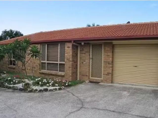 Unique 3 BR 1/13 Cassia Cres, Banora Point Apartment for rent.