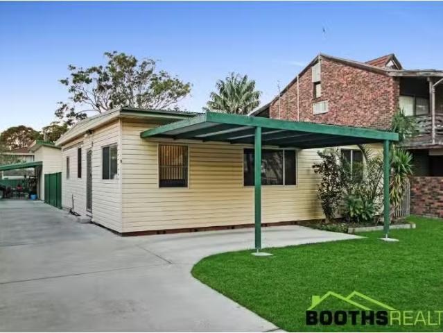 Unique 3 BR 1/1 Annabel Avenue, Lake Munmorah House for rent.