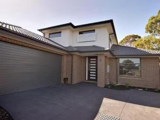 Deal! 3 BR 11B Fonteyn Drive, Wantirna South, VIC 3152