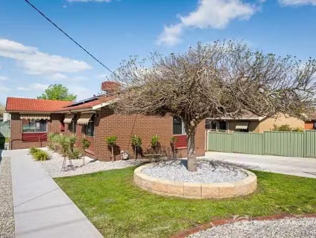 Nice 3 BR 128 Melrose Drive, Wodonga, VIC 3690
