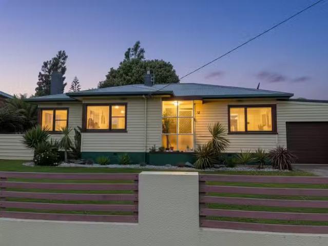For Rent! 3 BR 121 Tarleton Street, EAST DEVONPORT, TAS 7310.