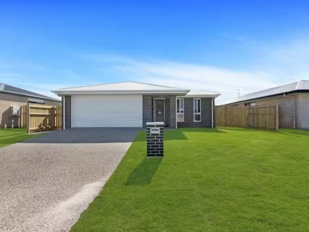 Nice 3 BR 12 Blarney Drive, ELI WATERS, QLD 4655 House for R.