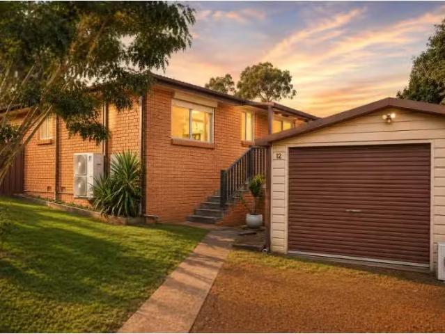 Deal! 3 BR 12 Kuala Close, Dean Park House for rent Listed by.