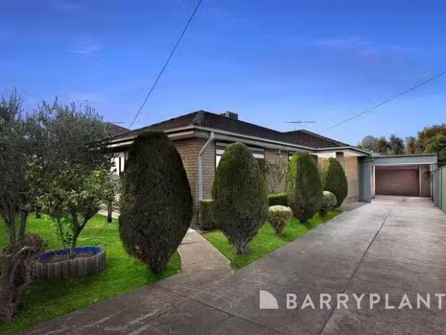 Cozy 3 BR 12 Robyn Avenue, Albanvale, VIC 3021