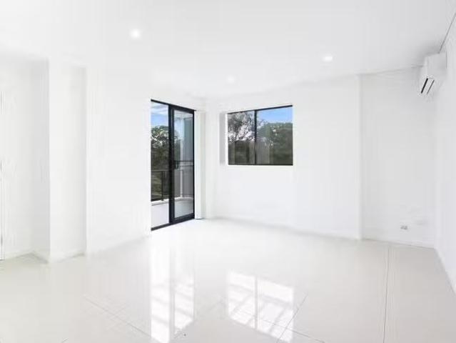 Just in! 3 BR 13/14 15 Junia Avenue, Toongabbie, NSW 2146