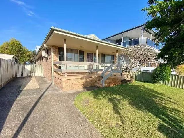 Cozy 3 BR 13 Sunset Boulevard, Soldiers Point, NSW 2317
