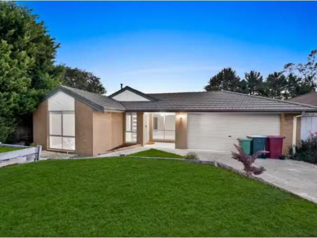 Just in! 3 BR 13 Palm Way, Narre Warren South House for rent.