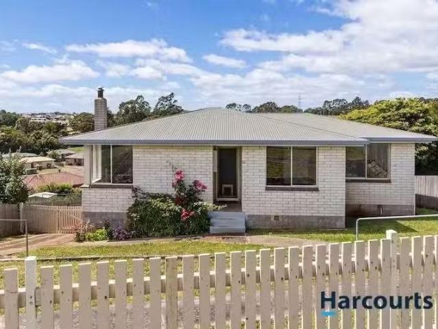 Charming 3 BR 13 Wright Street, SHOREWELL PARK, TAS 7320 Hou.