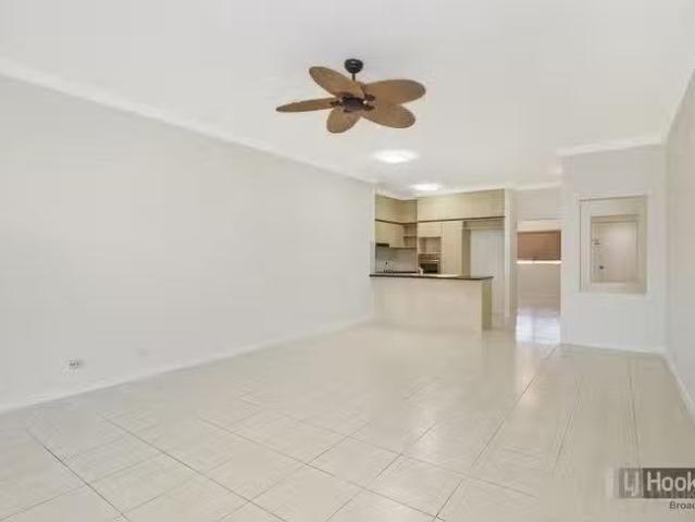 Charming 3 BR 14/82 Limetree Parade, Runaway Bay, QLD 4216