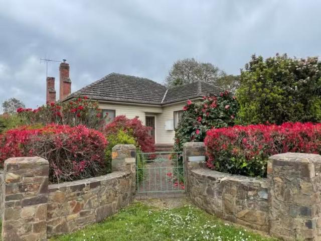 Cozy 3 BR 154 Main Rd, Monbulk VIC 3793 House For Lease