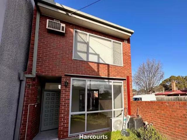 Deal! 3 BR 156 Holden Street, Fitzroy North, VIC 3068 Townho.