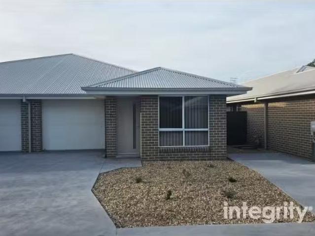 For Rent! 3 BR 15/95 Albatross Road, West Nowra Apartment for.
