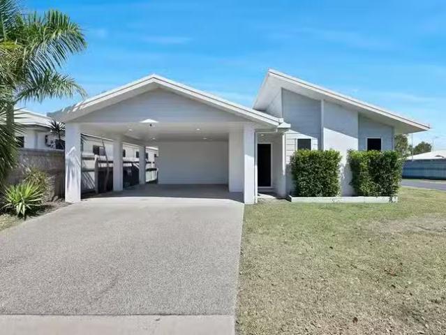 For Rent! 3 BR 15 Jennifer Court, Bucasia, QLD 4750