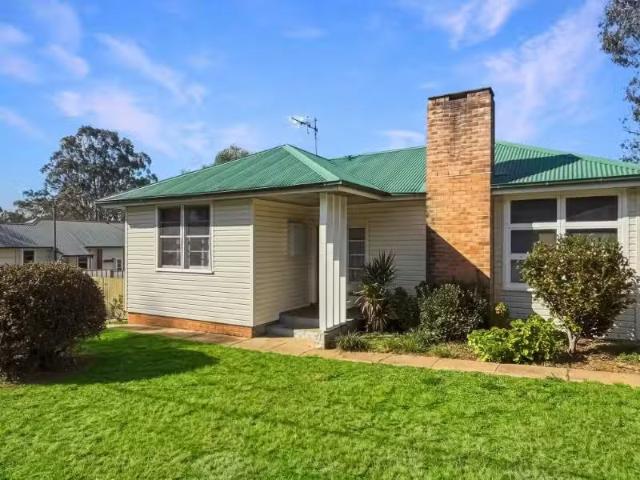 Cheap 3 BR 15 Jubilee Street, fishabarabran House for rent Li.