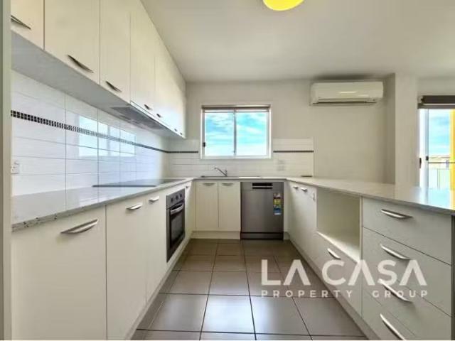 Charming 3 BR 168/140 Thynne Street, Bruce Apartment for rent.