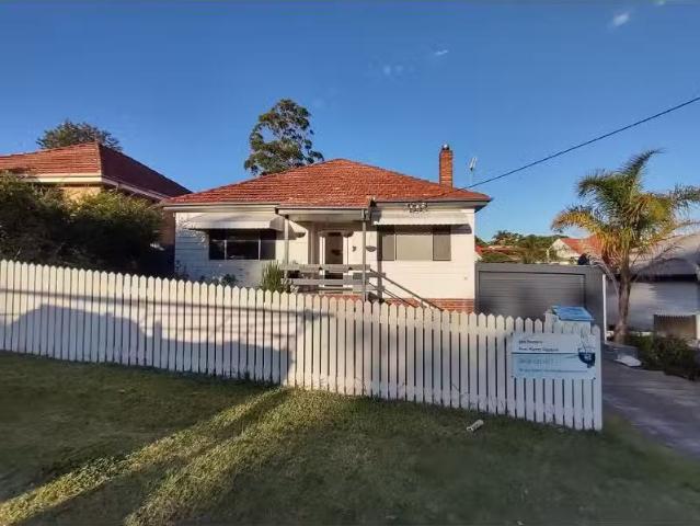 Just in! 3 BR 16 GRIFFITHS STREET, CHARLESTOWN House for rent.