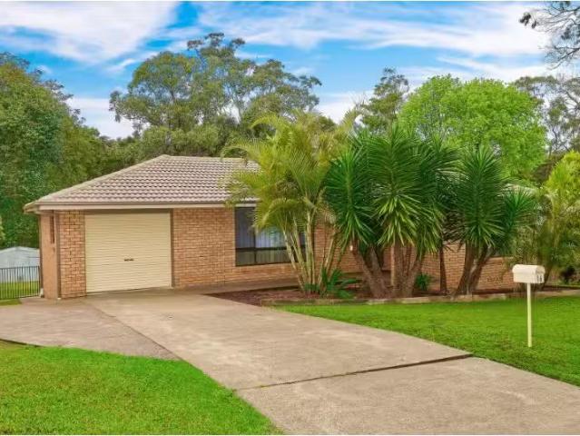 Deal! 3 BR 16 Hamlyn Drive, Port Macquarie House for rent Lis.