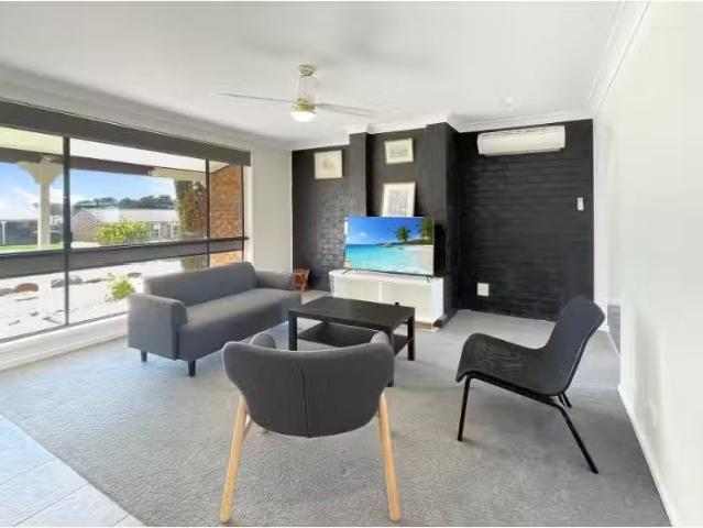 Charming 3 BR 16 Nioka Place, Cooma House for rent Listed by.