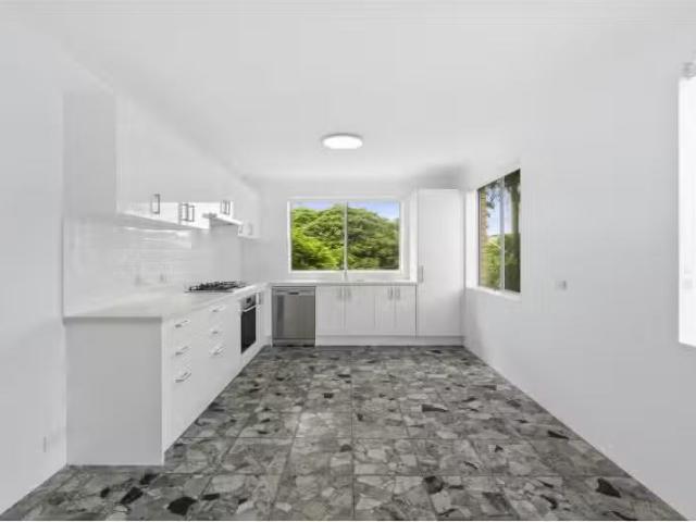 Unique 3 BR 1/73 Langshaw Street, New Farm Apartment for rent.