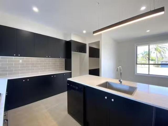 Nice 3 BR 17 Collins Crescent, Benowa, QLD 4217