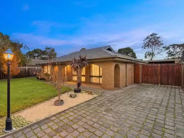 Deal! 3 BR 17 Lyrebird Drive, CARRUM DOWNS, VIC 3201 House f.