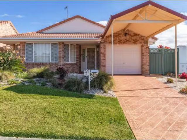For Rent! 3 BR 17 Parker Street, Port Macquarie House for rent.