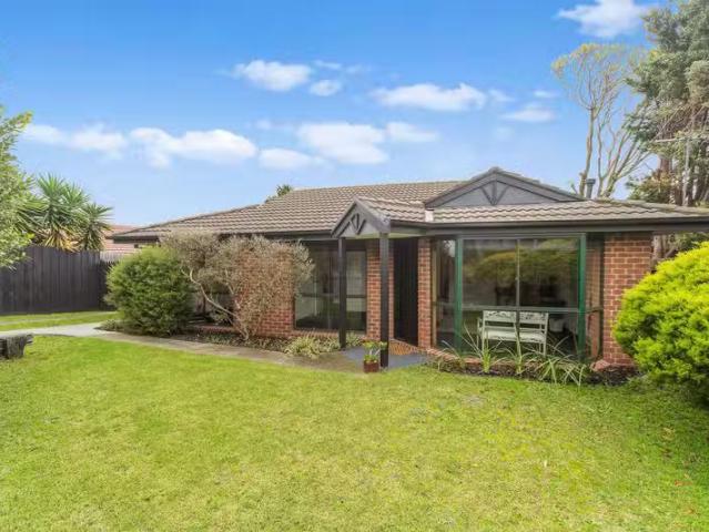 Unique 3 BR 17 Pinewood Drive, Carrum Downs, VIC 3201 House.
