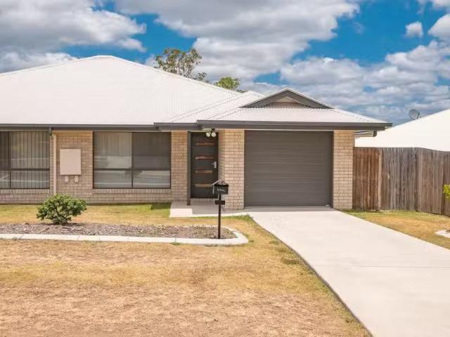 Charming 3 BR 1/8 Bond Drive, SOUTHSIDE, QLD 4570 Unit for R.