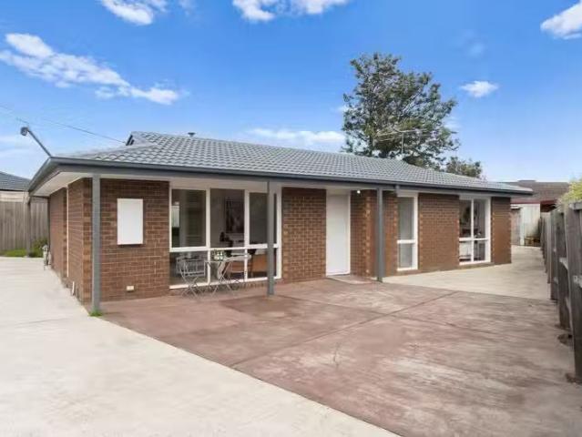 Unique 3 BR 18 Gamble Road, Carrum Downs, VIC 3201 House for.