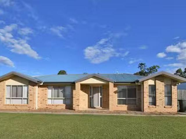 Cozy 3 BR 18 The Strand East, Thabeban, QLD 4670