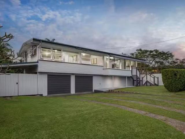Unique 3 BR 19 Dibbil Street, Chermside West, QLD 4032 House.