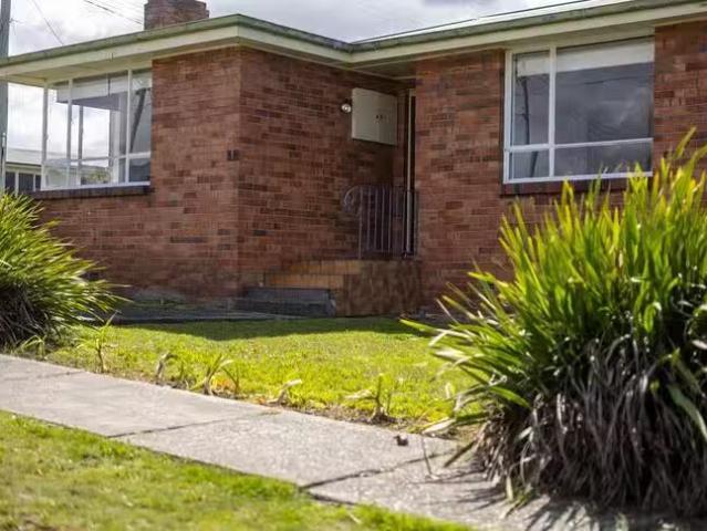Unique 3 BR 1 Kennedy Street, Mayfield, TAS 7248