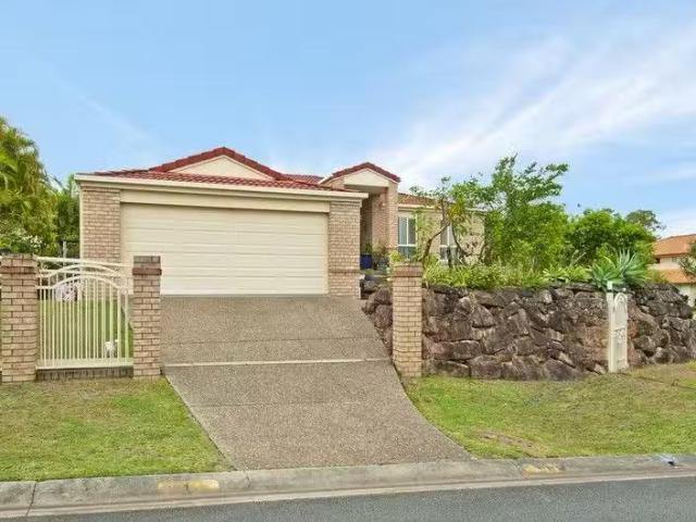 Charming 3 BR 1 Respall Way, ARUNDEL, QLD 4214 House for Rent