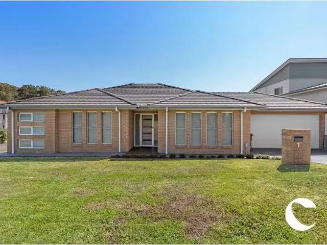 Cheap 3 BR 1 Sassafras Close, Valentine House for rent Listed.