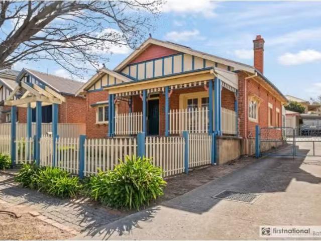 Cheap 3 BR 205 Stewart Street, Bathurst House for rent Listed.