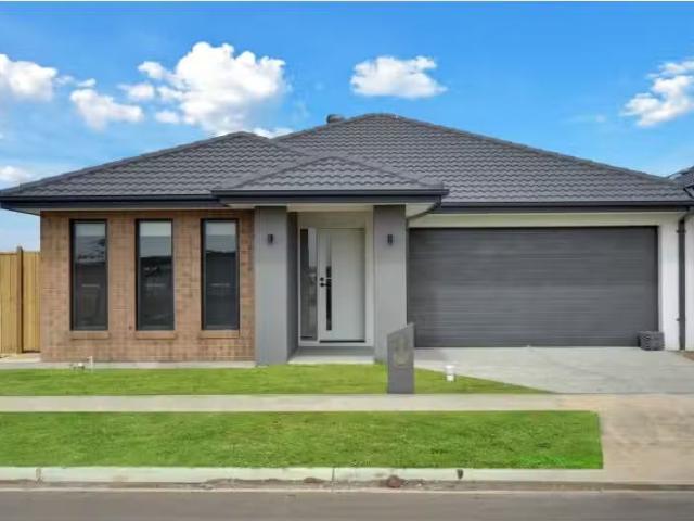 Just in! 3 BR 20 Blade Circuit, Fraser Rise House for rent Li.