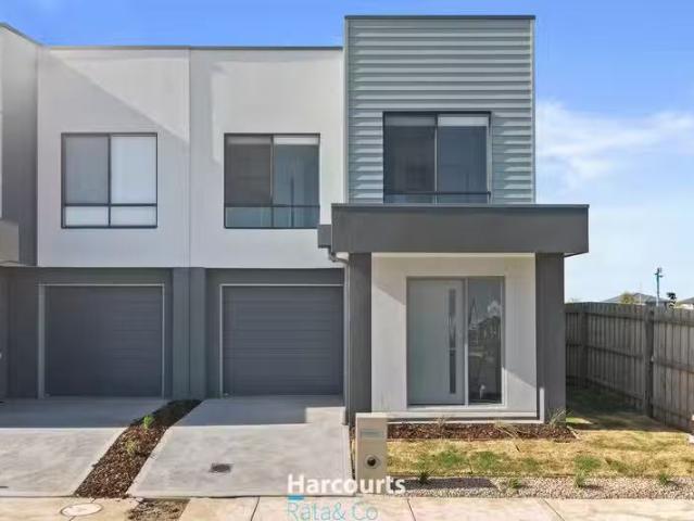 For Rent! 3 BR 20 Bunch Walk, Truganina, VIC 3029 House for.