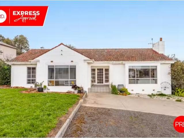 For Rent! 3 BR 20 Skene St, KENNINGTON House for rent Listed.