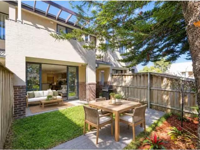 Charming 3 BR 2/158 Wellbank Street, North Strathfield Townhou.