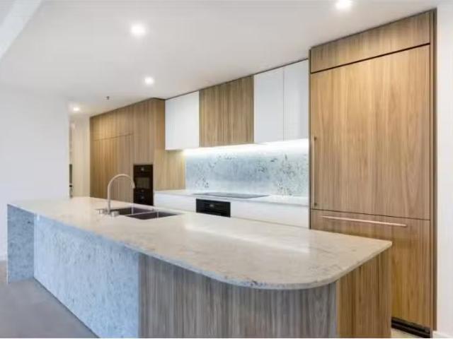 Nice 3 BR 21/62 Constitution Avenue, Parkes Apartment for rent.