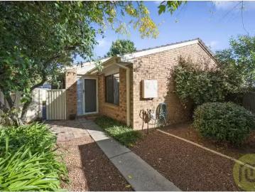 Just in! 3 BR 21/6 Beazley Crescent, Calwell Apartment for ren.