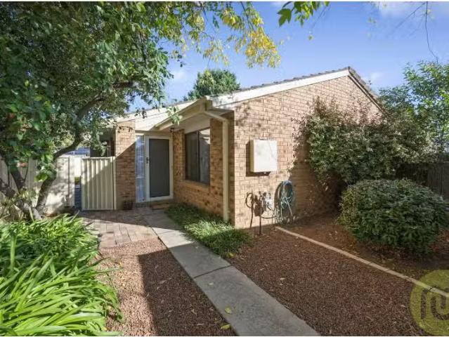 Charming 3 BR 21/6 Beazley Crescent, Calwell Apartment for ren.