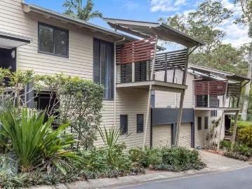 Just in! 3 BR 2/111 Leworthy Street, Bardon, QLD 4065