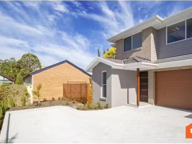 Deal! 3 BR 2/127A Cameron Street, Wallsend Townhouse for rent.