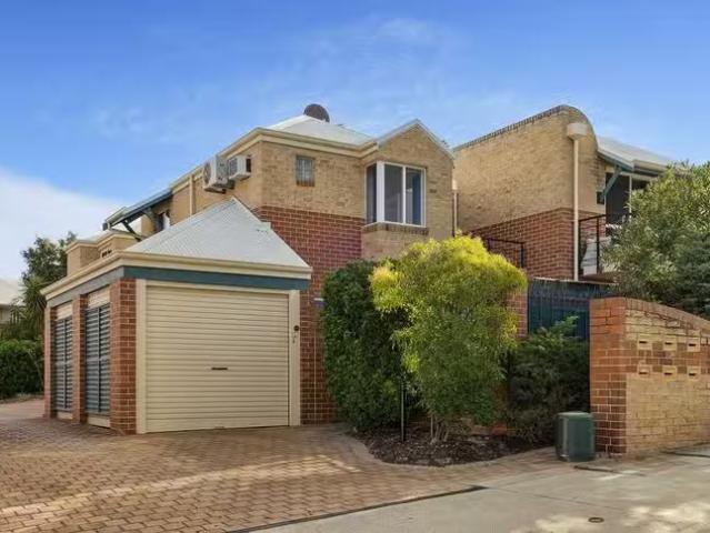 Deal! 3 BR 2/13 Lichfield Street, Victoria Park, WA 6100