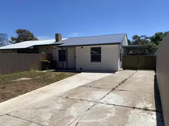Deal! 3 BR 21 Durdin Road, Elizabeth Vale, SA 5112