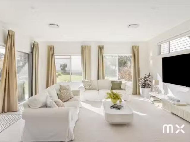 Deal! 3 BR 21 Seaview Terrace, Thirroul House for rent Listed.