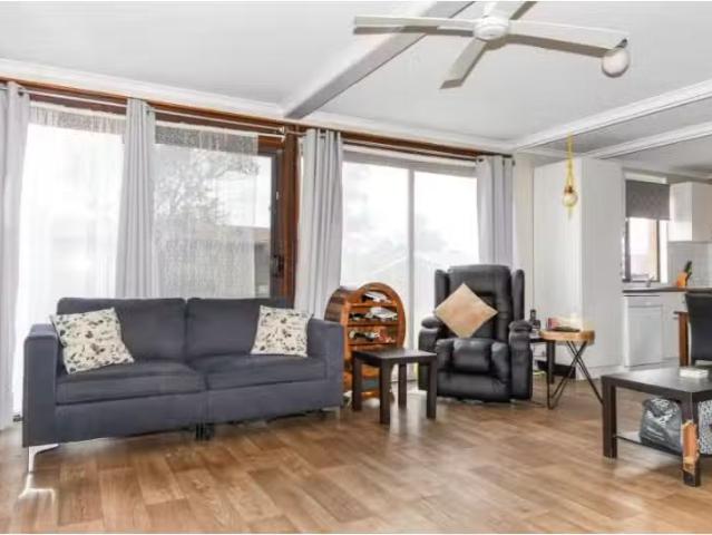 Cheap 3 BR 21 Simmons Place, Kelso House for rent Listed by B.