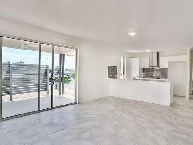 Cheap 3 BR 21B Bognuda Street, Bundamba, QLD 4304