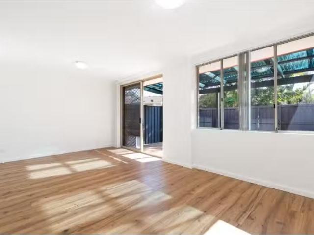 Nice 3 BR 22/41 Bath Road, Kirrawee Townhouse for rent Listed.
